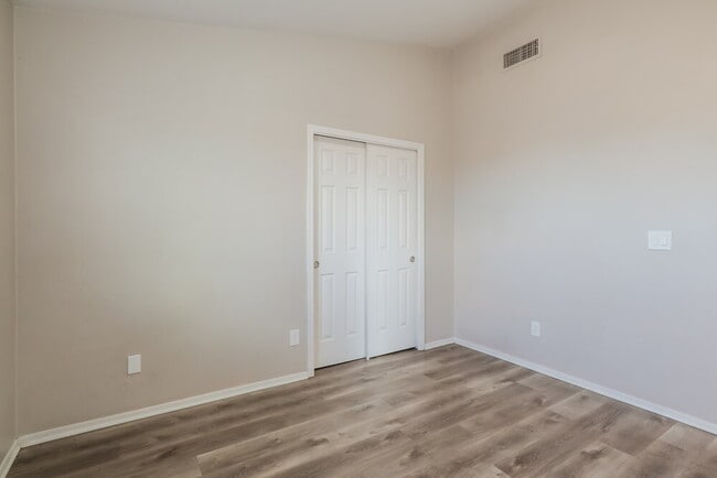 Building Photo - 5861 W Agave Bloom Ln