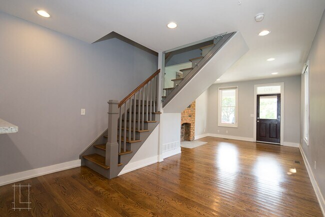 Building Photo - 160-162 E 3rd Ave