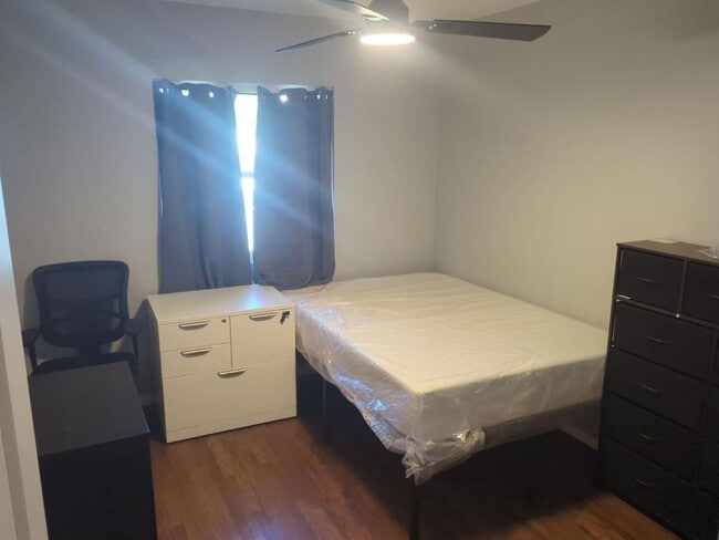 Building Photo - 995 Rosecrans St