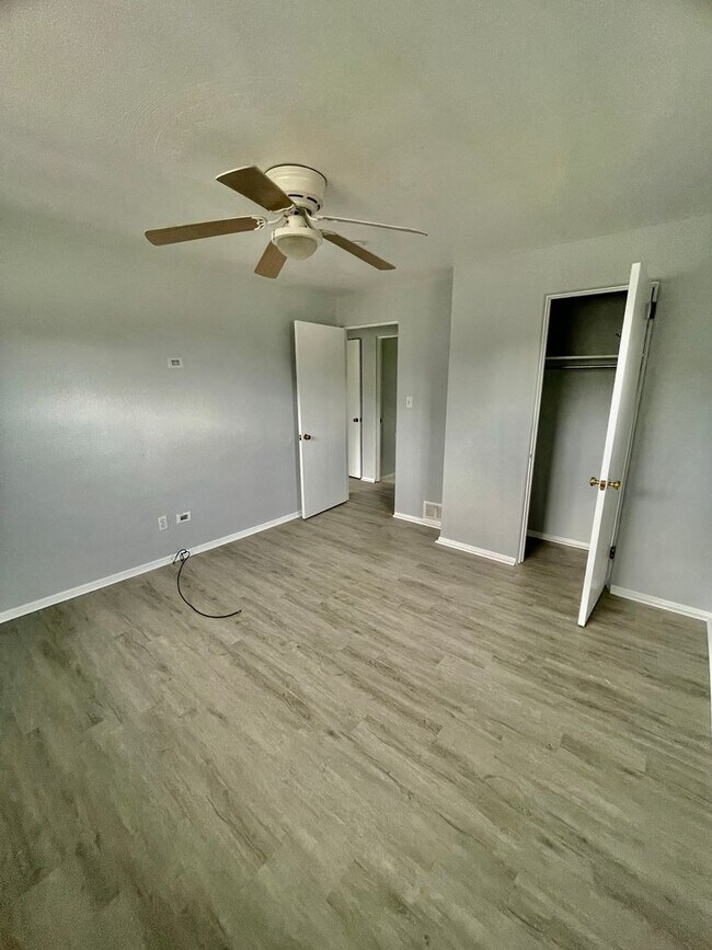 Building Photo - Bethel Park - 3 Bedroom Home - South Park Road - Pet Friendly!