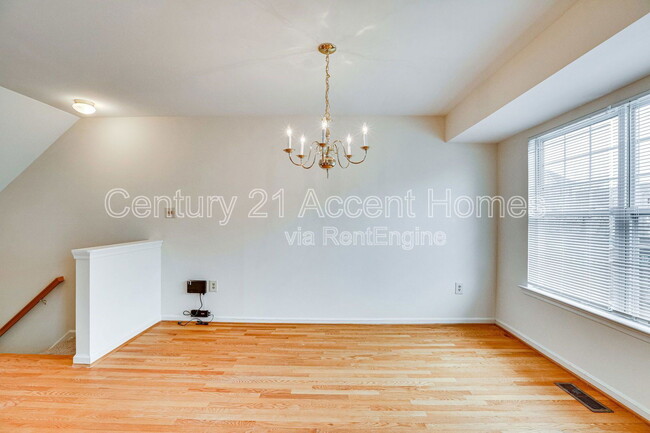 Building Photo - 6008 Keble Dr