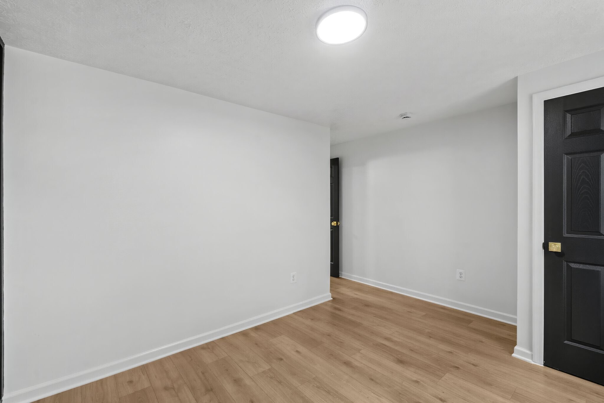Building Photo - 112 N Schroeder St
