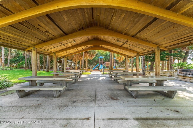 Building Photo - 1125 Jimmy Buffett Mem Hwy