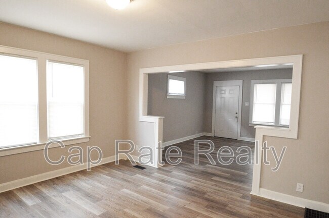 Building Photo - 1111 E 22nd Ave