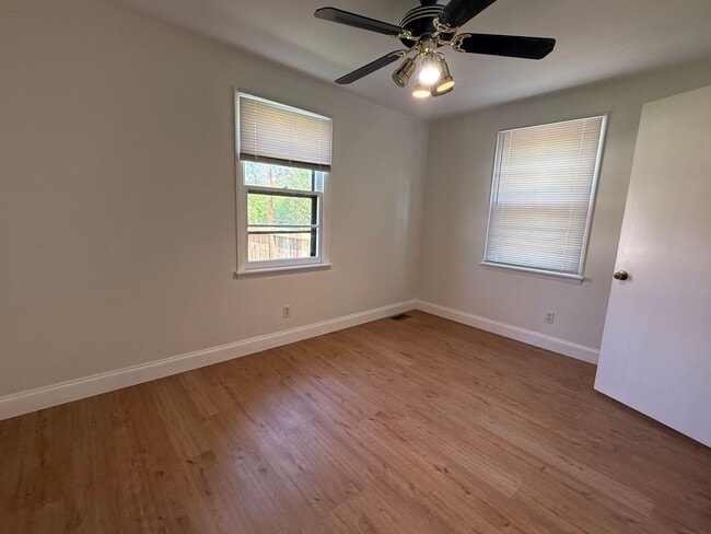 Building Photo - Prime Nashville Location with Comfort & Convenience