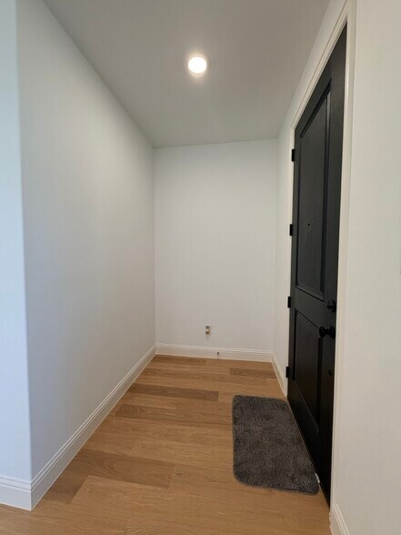 Entry way - 4809 Lunker St