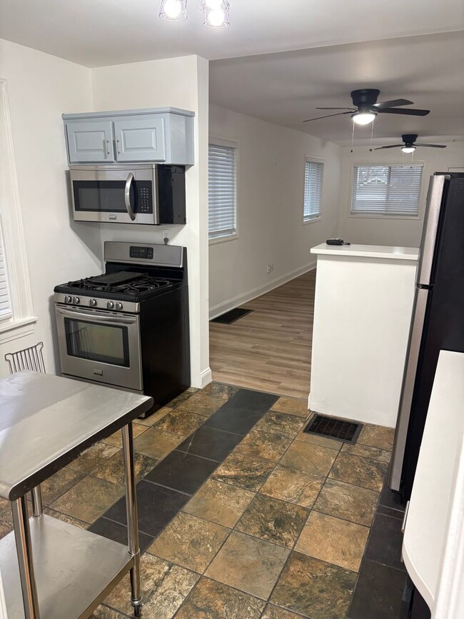 Building Photo - Nice 2 Bedroom