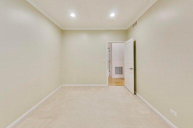 Building Photo - 501 Tuscany Dr