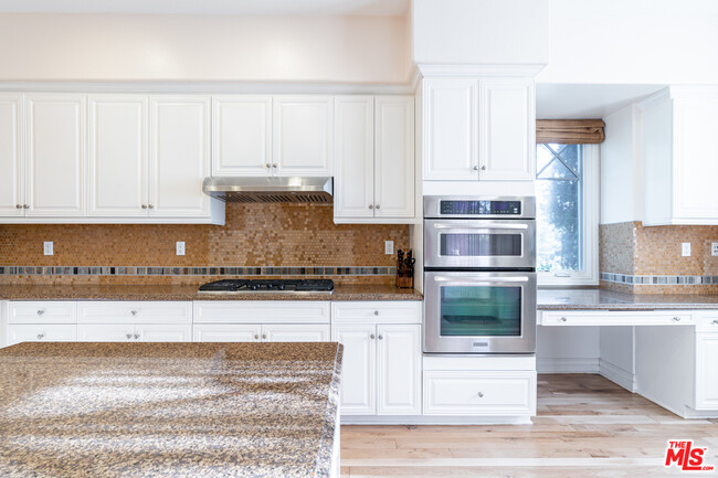 Building Photo - 6241 Crescent Park W