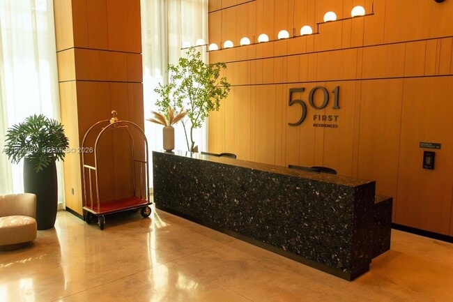 Building Photo - 121 NE 5th St