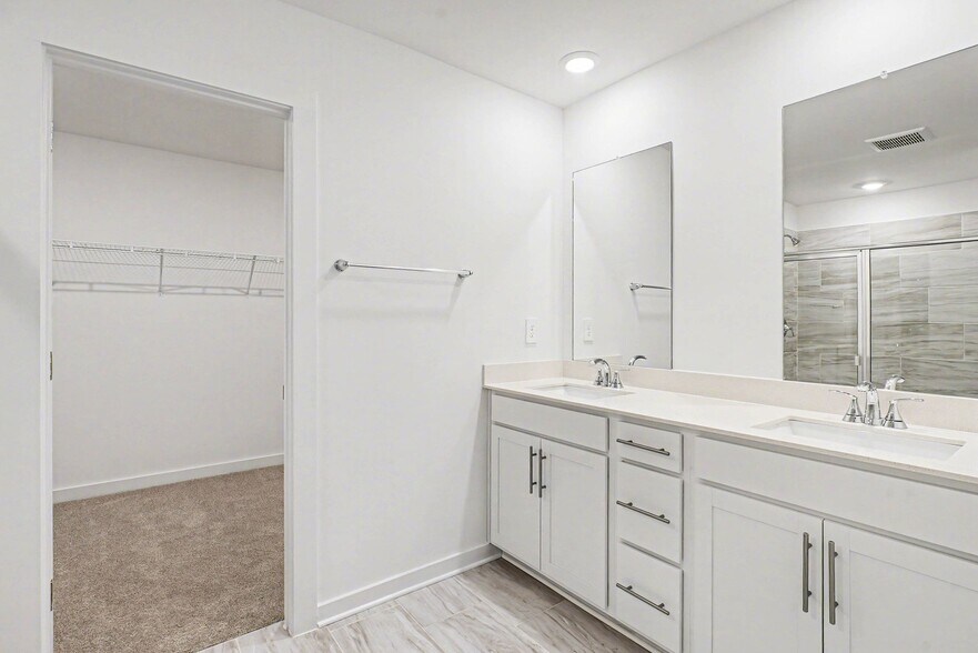 Building Photo - 1933 Mahala Dr