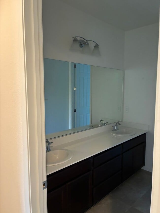 Building Photo - Spacious 3BR House in Gilroy