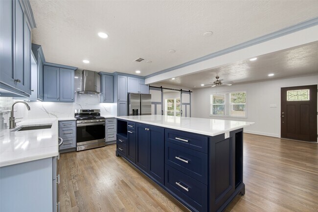 Building Photo - 855 Judiway St