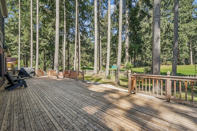 Building Photo - 11148 Country Club Dr