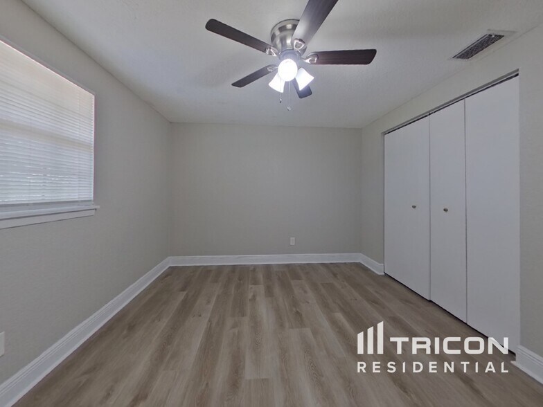 Building Photo - 10 Suncrest Dr