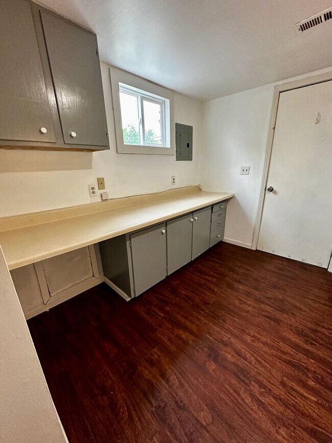 Building Photo - 1214 Commercial St