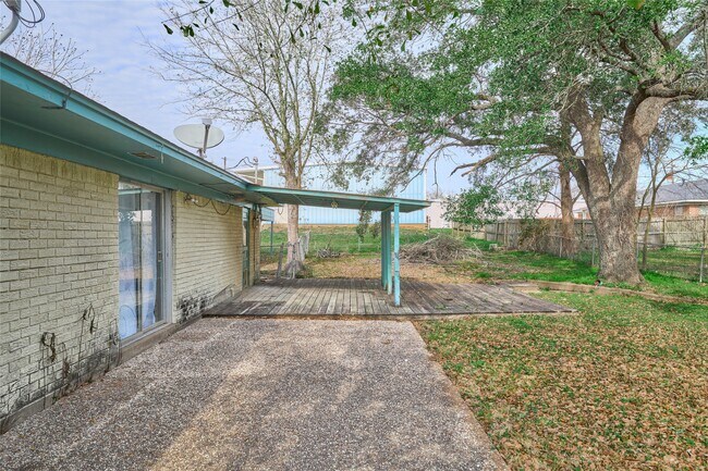 Building Photo - 203 Paul Knox St