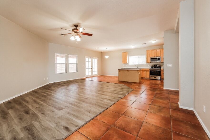 Building Photo - 10833 S Camino San Clemente