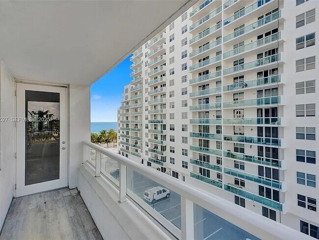 Building Photo - 5005 Collins Ave