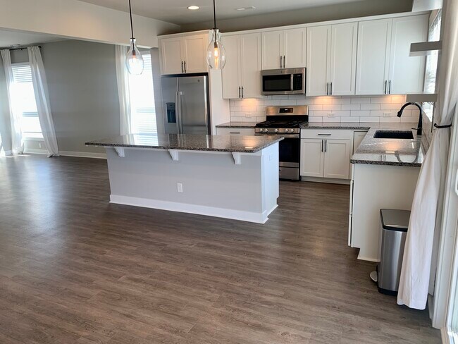 Building Photo - 6842 Valley Brook Trace