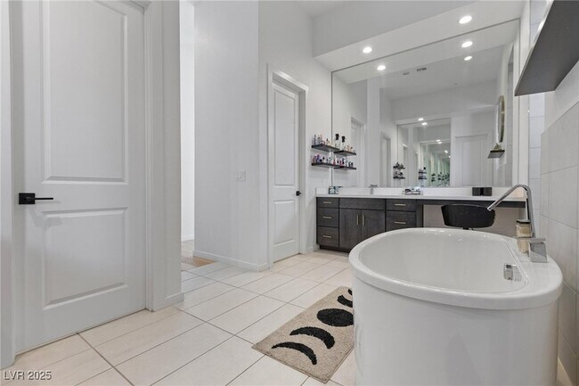 Building Photo - 10927 White Clay Dr