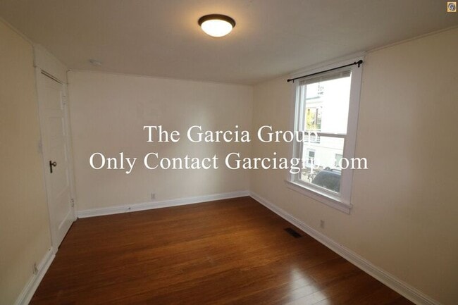 Building Photo - 602 NE Brazee St