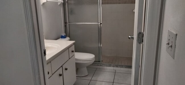 Building Photo - 3 bedroom 2 bath