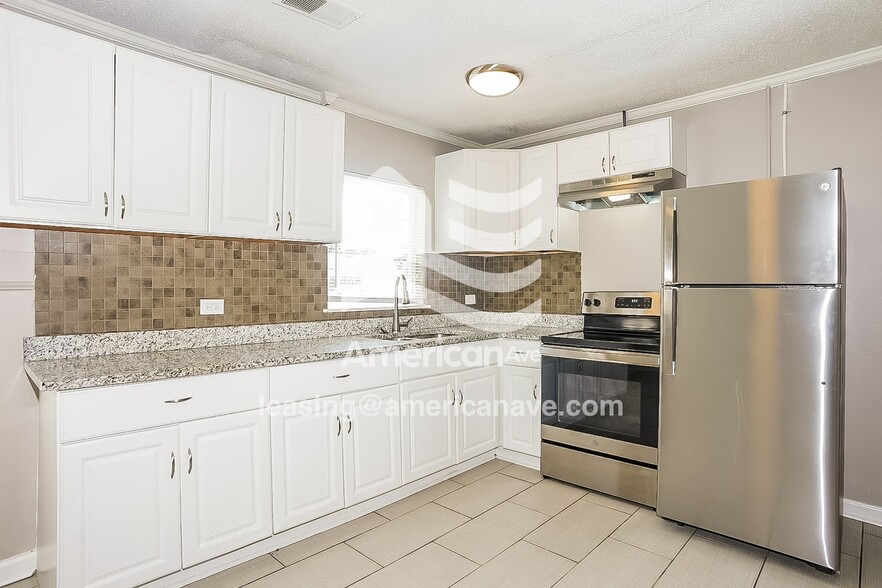 Building Photo - 3406 Seneca Ave