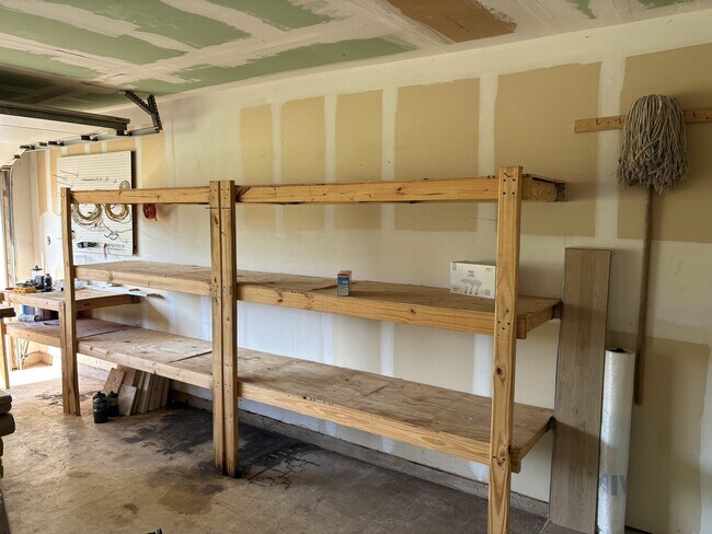 Building Photo - 4006 Hillside Dr