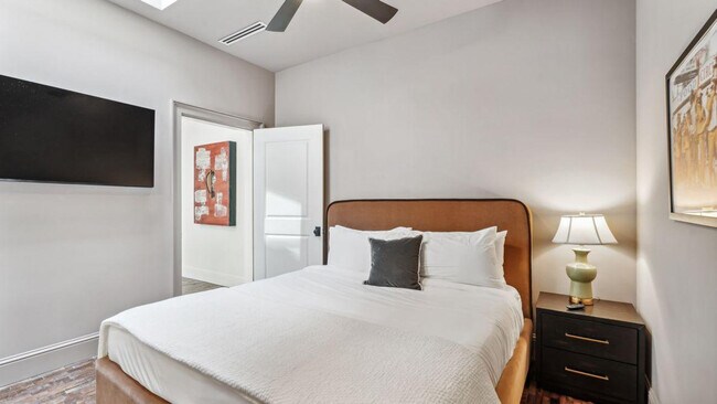 Building Photo - 310 N Rampart St