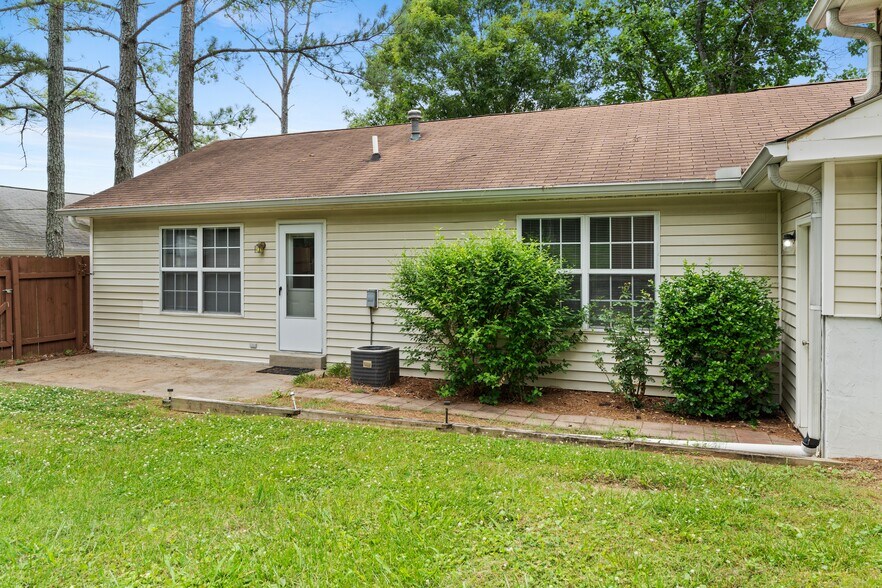 Building Photo - 2822 Airwood Dr