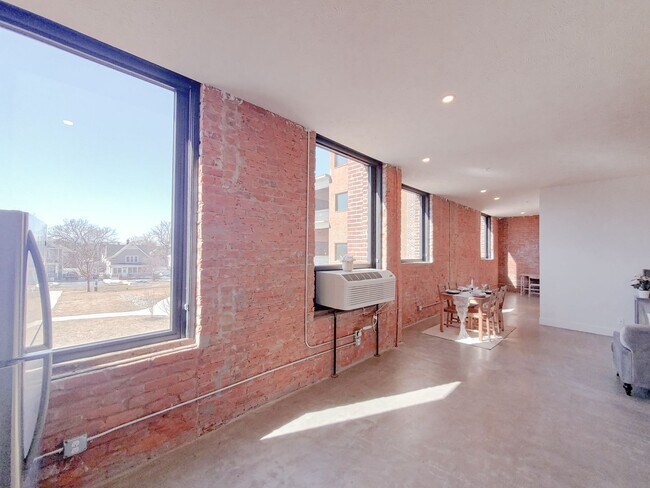 Building Photo - Dahlman Flats - 1 BR, Tall Ceilings, Exposed Brick!