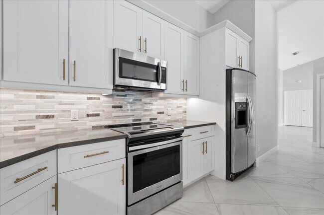 Building Photo - 15575 Woodmar Ct