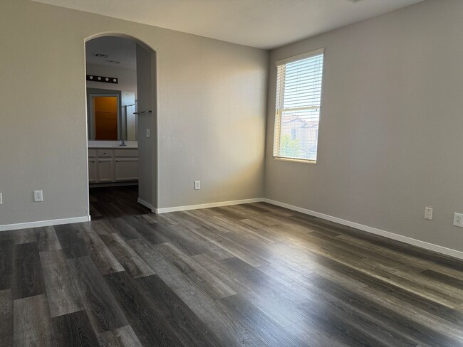 Building Photo - 4bd/2.5bath House