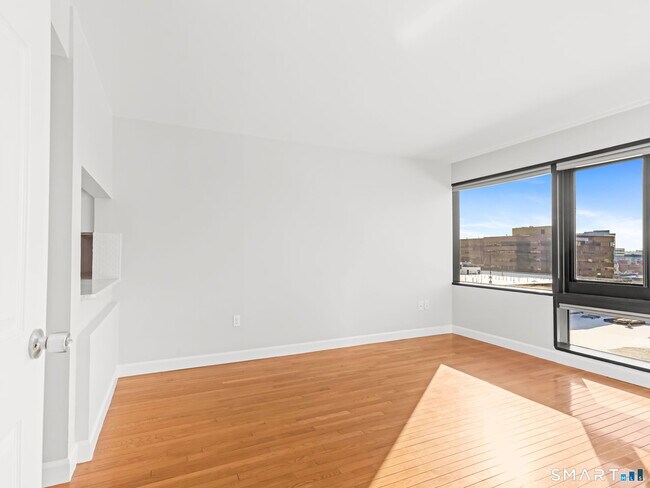 Building Photo - 127 Greyrock Pl