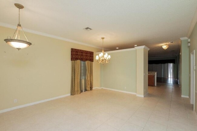 Building Photo - 256 Kensington Way