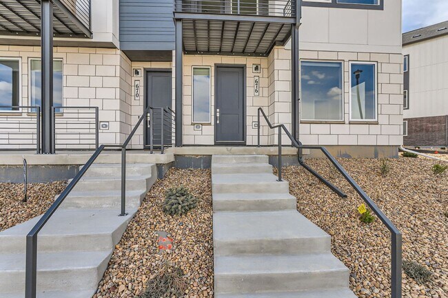 Building Photo - 676 Saddle Dr