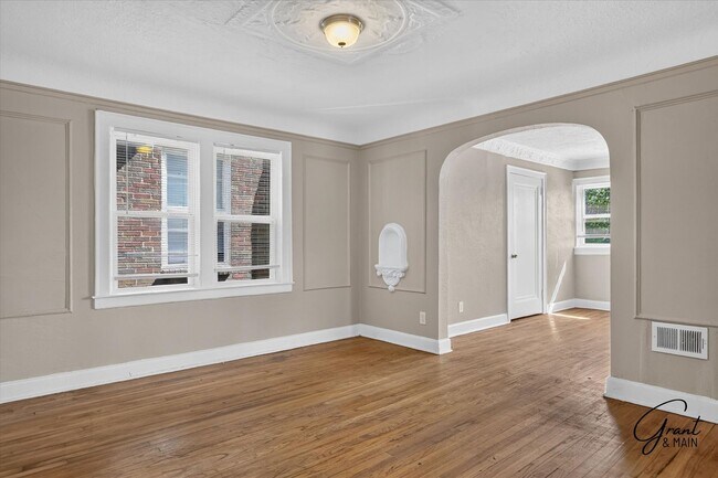 Building Photo - 17127 Roselawn St