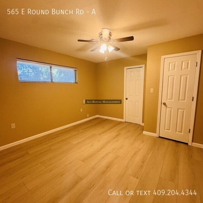 Building Photo - 565 E Roundbunch Rd