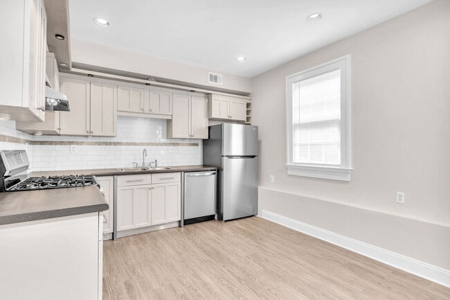 Building Photo - 1046 Tilden St NW