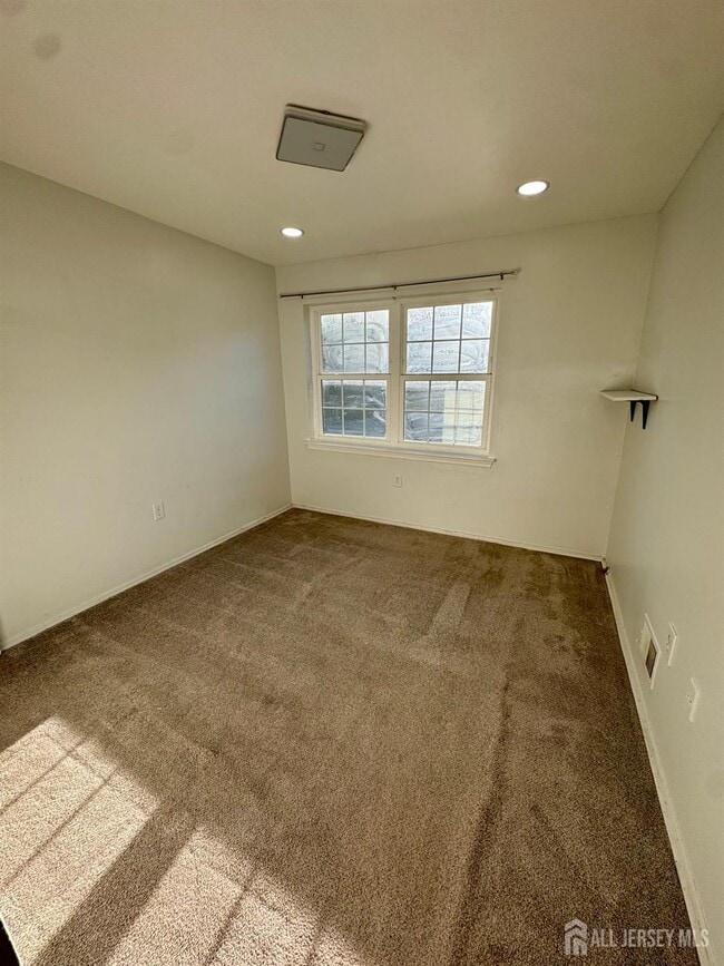 Building Photo - 1202 Green Hollow Dr