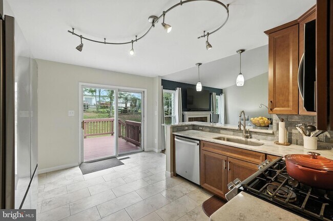 Building Photo - 9571 Basilwood Dr