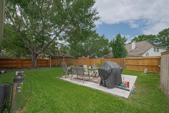 Building Photo - 4502 Twin Elm Dr