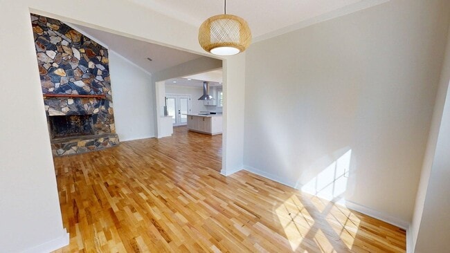 Building Photo - 171 Longwood Dr