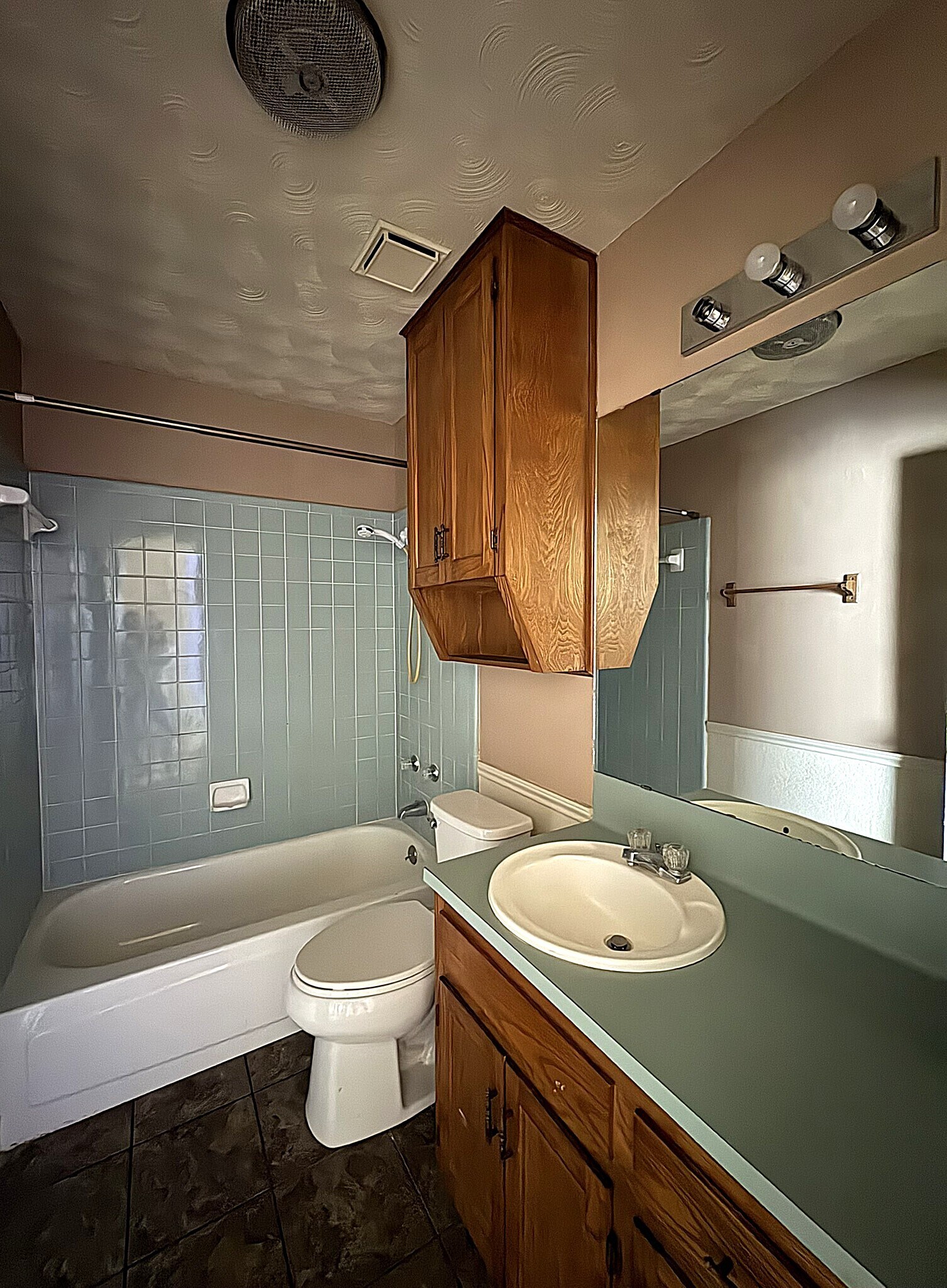 Building Photo - 2325 Tiffany Dr