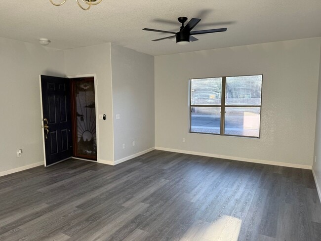 Building Photo - 33190 N Cherry Creek Rd