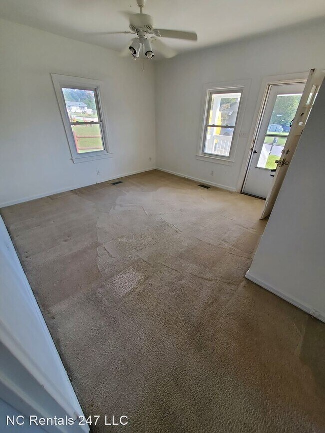 Building Photo - 2 br, 1 bath House - 2313 Maple St