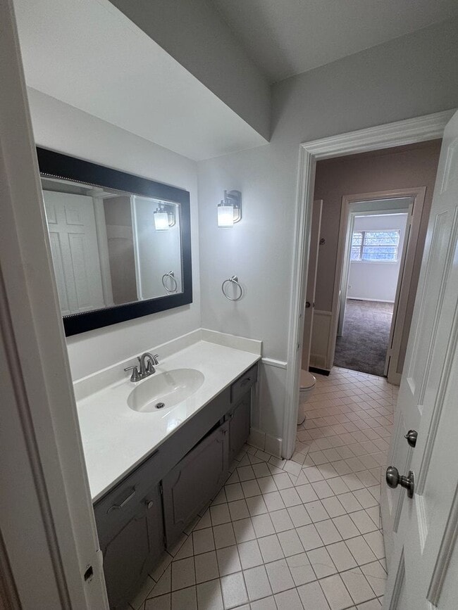 Building Photo - Midtown Tulsa 4 Bedroom Single Level Home!