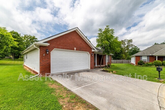 Building Photo - 801 Colonial Estates Way