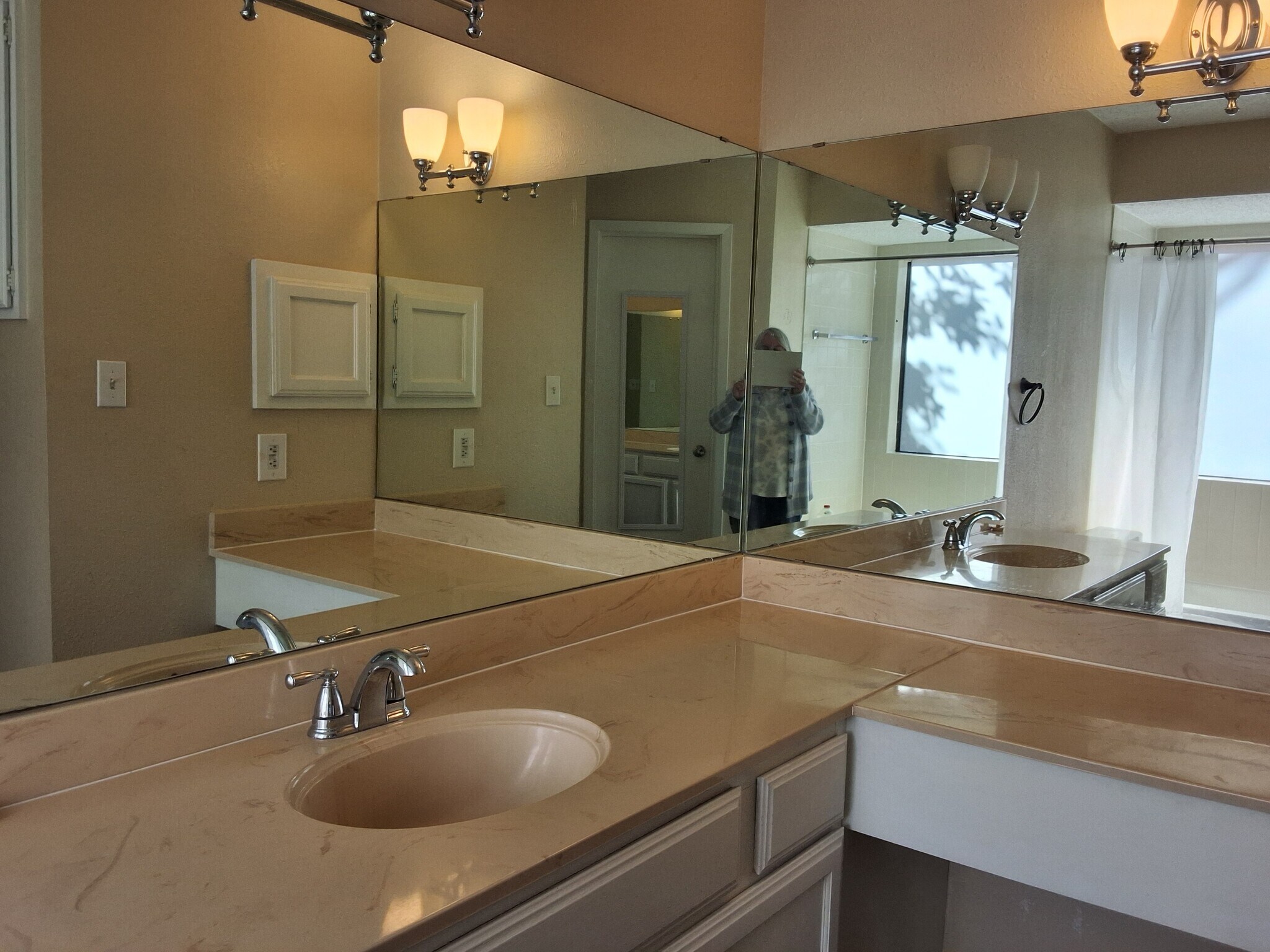Master bath - 5748 Mill Creek Dr